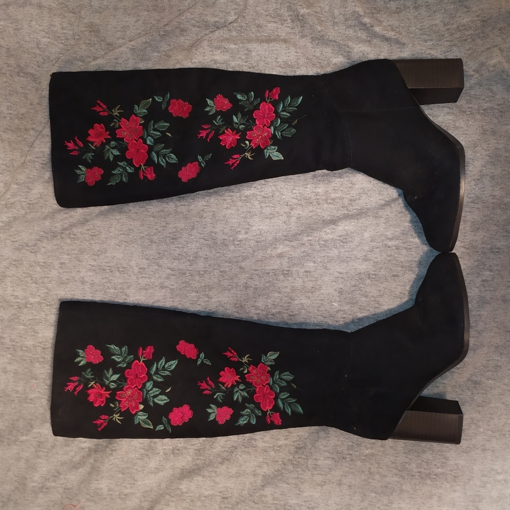 Libby Edelman Size 8 Black embroidered knee boots